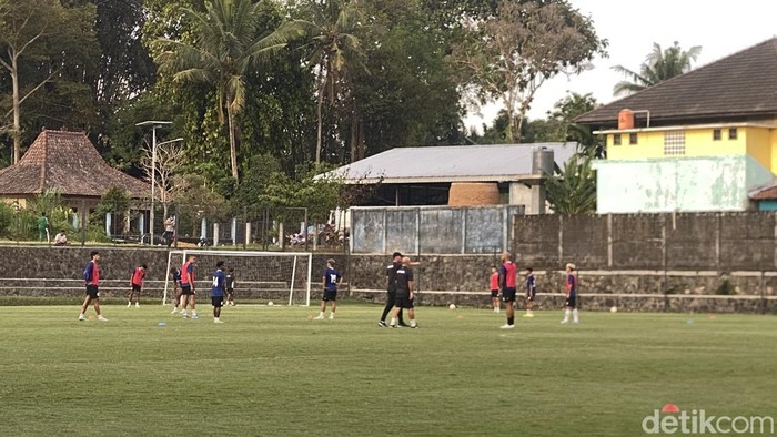 Suasana latihan PSS Sleman di bawah komanfo Mazola Junior, Kamis (17/10/2024).