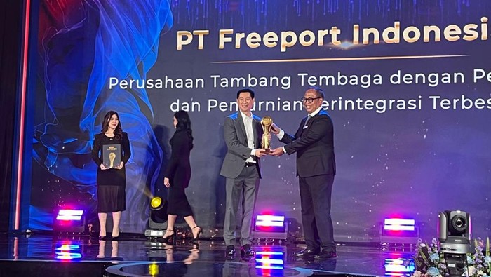 PT Freeport Indonesia menerima penghargaan detikcom Awards 2024