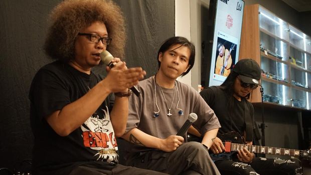 Gitaris senior lain seperti Puguh Kribo, Avedis Mutter, dan Ambang Christ 'Power Slaves' turut berbagi tips and trick ke komunitas gitaris.