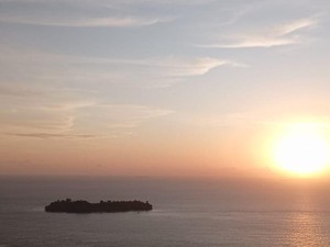 Puncak Gado-dado: Menikmati Sunset dengan Pemandangan Laut nan Indah