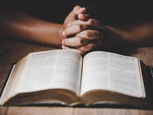 Bacaan Natal 25 Desember 2025 Pagi, Siang, Malam dengan Mazmur dan Injil