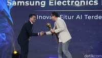 Samsung meraih penghargaan sebagai Inovasi AI Terdepan di detikcom Awards 2024. Ini berkat konsistensinya dalam pengembangan AI di smartphone.
