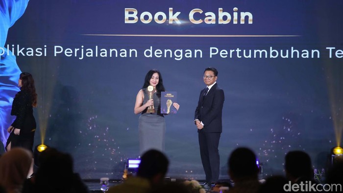 Selamat! Book Cabin Jadi Aplikasi Pejalanan dengan Pertumbuhan Tercepat Book Cabin menyabet penghargaan bergengsi di ajang detikcom Awards 2024. Mereka raih penghargaan katagori Aplikasi Pejalanan dengan Pertumbuhan Tercepat.