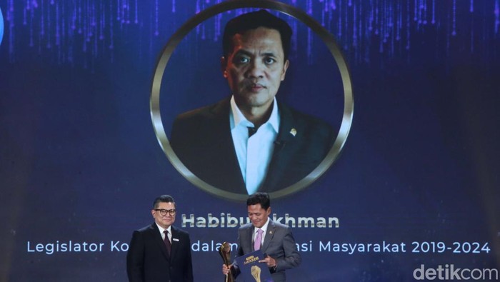 Senangnya Habiburokhman Jadi Legislator Konsisten dalam Advokasi Masyarakat Anggota DPR RI Habiburokhman meraih detikcom Awards 2024. Habiburokhman dinobatkan sebagai 'Legislator Konsisten dalam Advokasi Masyarakat'.