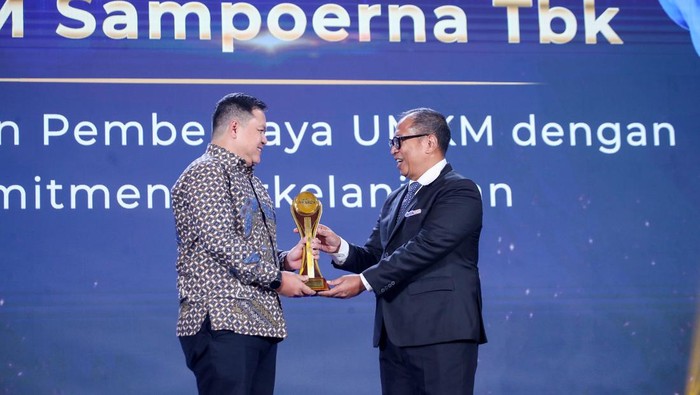 Sokong UMKM Naik Kelas, Sampoerna Raih detikcom Awards 2024