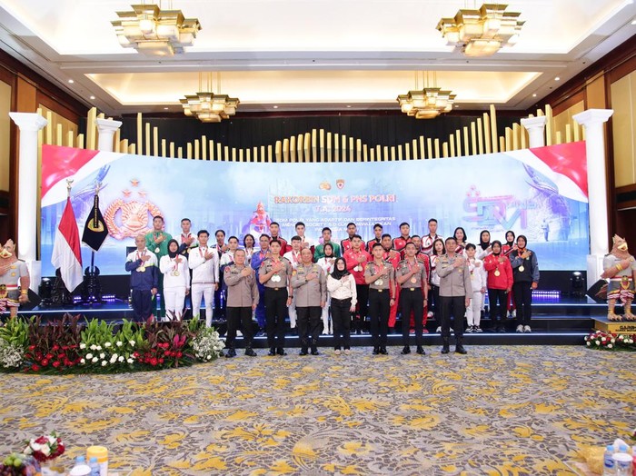 SSDM Polri bersama atlet-atlet peraih medali di PON XXI Aceh-Sumut.