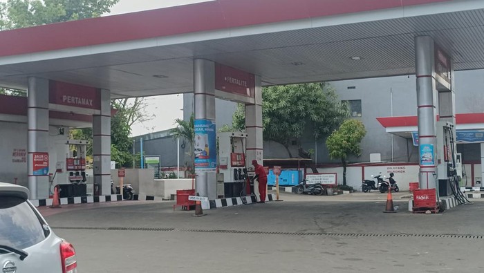 Stok BBM di SPBU Jalan AP Pettarani depan Ablam kosong saat pagi.