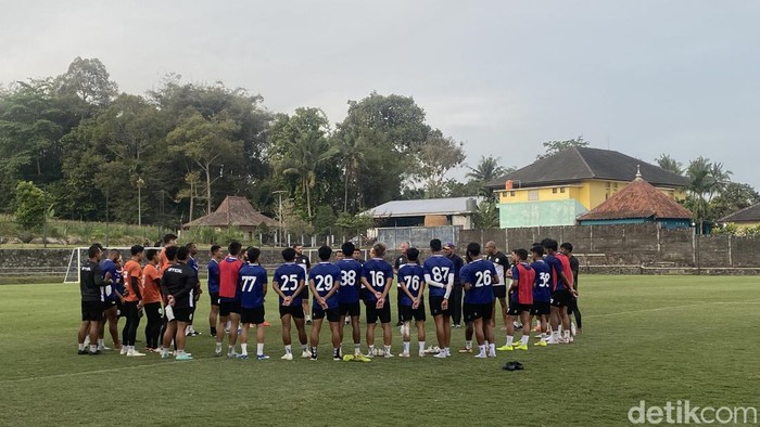 Suasana latihan PSS Sleman di Lapangan Pakembinangun, Sleman, Kamis (17/10/2024)