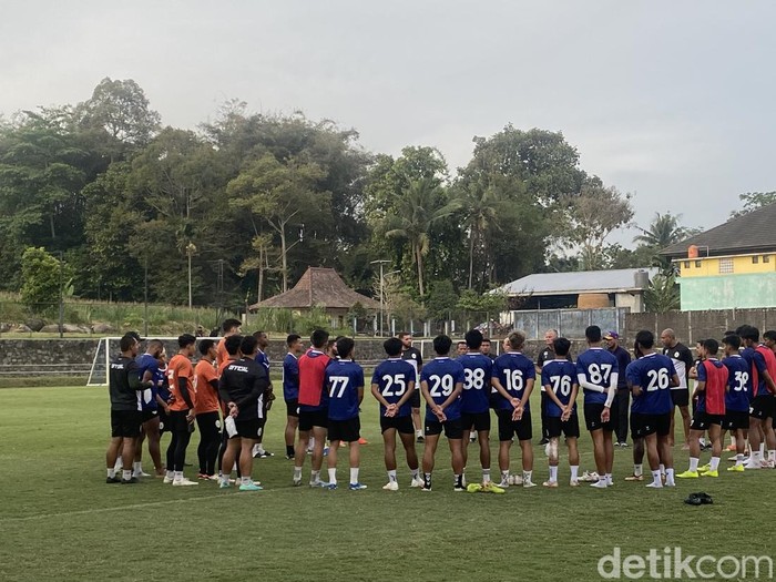 Suasana latihan PSS Sleman di Lapangan Pakembinangun, Sleman, Kamis (17/10/2024)