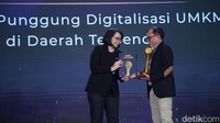 Melalui salah satu anak usahanya, Telkomsat, menawarkan layanan broadband MangoStar, Telkom memungkinkan UMKM di daerah terpencil terhubung ke internet dan pasar global. 