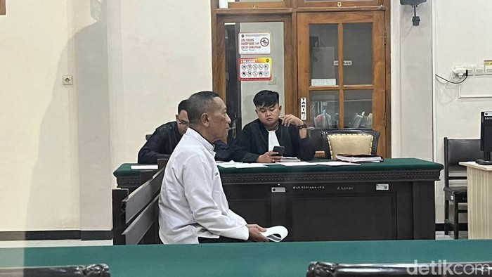 tukang gendam pengusaha katering di Mojokerto kembali diadili