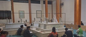 Makam Mama Eyang Cibaduyut di Tengah Sibuknya Kota Bandung