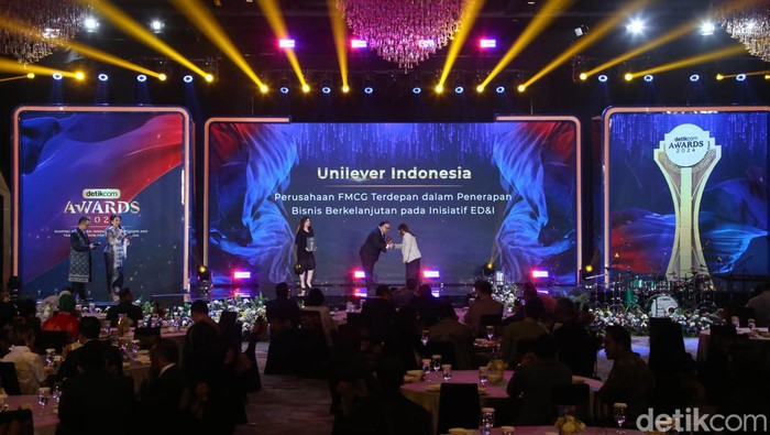 Unilever Sabet detikcom Awards Berkat Bisnis Berkelanjutan PT Unilever Indonesia Tbk tidak hanya fokus pada bisnis dalam menjalankan usahanya. Perusahaan juga fokus dalam menerapkan prinsip-prinsip keberlanjutan sebagai bagian yang tak terpisahkan dalam kegiatan usaha perusahaan.