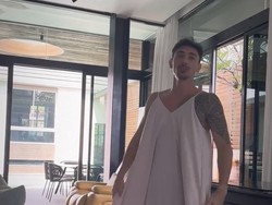 Momen Kocak Vincent Verhaag Suami Jessica Iskandar Menari Pakai Gaun Pink