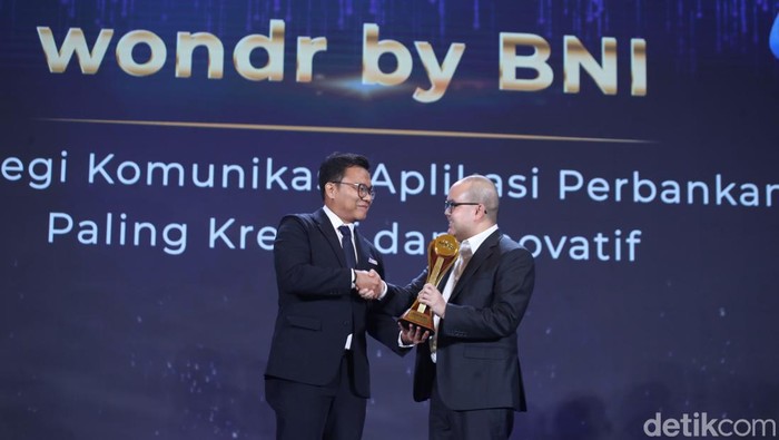 wondr by BNI Raih Penghargaan Strategi Komunikasi Paling Kreatif PT Bank Negara Indonesia (Persero) Tbk meluncurkan aplikasi wondr by BNI pada 5 Juli 2024 lalu. Belum lama diluncurkan, aplikasi ini telah banyak menggaet minat masyarakat.