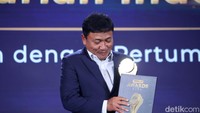 Kondisi tersebut turut memacu kinerja saham perusahaan. Mengacu data RTI, saham BRIS ditutup pada level Rp 2.910 per saham pada 7 Oktober 2024. Secara tahun berjalan atau year to date (ytd), saham perusahaan tumbuh 67,24%. Sementara, secara tahunan atau year on year (yoy) tumbuh 76,90%. Kapitalisasi pasar BSI pun terus tumbuh. Tercatat, kapitalisasi BSI saat ini mencapai Rp 134,24 triliun.   