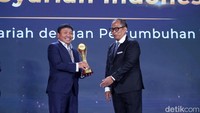 detikcom Awards 2024 digelar di The Westin Jakarta, Kamis (17/10/2024). Kinerja PT Bank Syariah Indonesia Tbk (BSI) atau BRIS terus positif. Pada kuartal II 2024, BSI membukukan laba bersih sebesar Rp 3,4 triliun atau tumbuh sebesar 20,28% secara tahunan.   