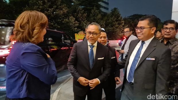 Zulkifli Hasan tiba di detikcom awards (Kurniawan Fadilah/detikcom)