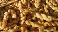 Unter-unter dulunya populer sebagai kue kering tradisional. Sayang, sekarang kue ini mulai sulit ditemukan di pasaran. Foto: Site Culinary/Visual