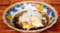 Indonesia memiliki yogurt lokal asal Sumatera Barat, namanya ampiang yang terbuat dari susu kerbau dan difermentasi di dalam bambu. Foto: Site Culinary/Visual