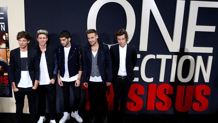 FILE PHOTO: (From L to R) Louis Tomlinson, Niall Horan, Zayn Malik, Liam Payne and Harry Styles of British boy band One Direction arrive for the premiere of their documentary film 
