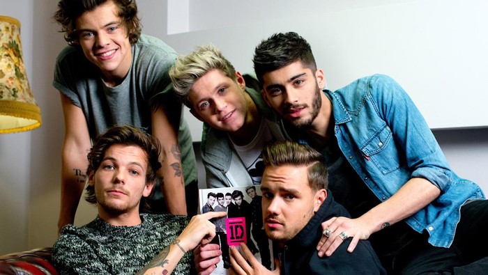 LONDON, ENGLAND - NOVEMBER 18:  (EXCLUSIVE COVERAGE) Zayn Malik, Liam Payne, Louis Tomlinson, Niall Horan and Harry Styles from One Direction pose as they attend the book signing of One Direction's new book 'Where We Are' held at Alexandra Palace on November 18, 2013 in London, England.  (Photo by Karwai Tang/WireImage)