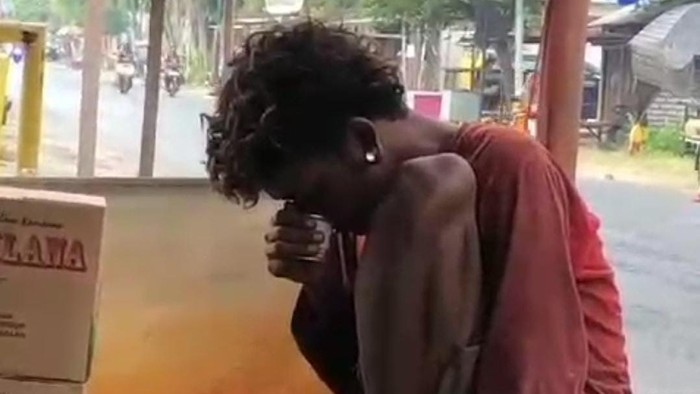 Anjal di Bangkalan tertangkap basah ngelemdi depan warung