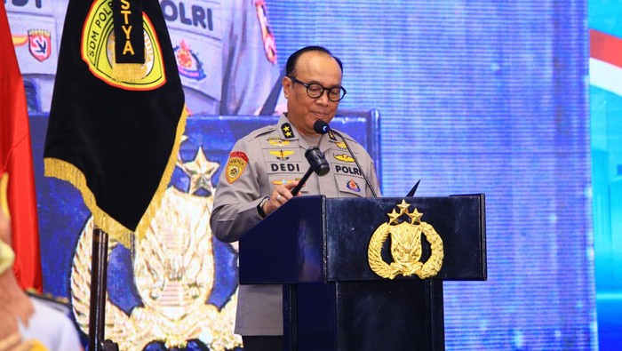 Asisten Kapolri Bidang Sumber Daya Manusia Irjen Dedi Prasetyo saat peluncuran  aplikasi Digital Police English Training atau Dpetc.