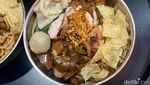 Jajan Bakmi Hong Kong Ayam Panggang  di Bajaj Kuning