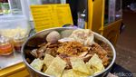 Jajan Bakmi Hong Kong Ayam Panggang  di Bajaj Kuning