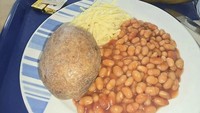 Pasien di Warwick Hospital, Inggris ini berterima kasih karena pihak rumah sakit menyediakan permintaan menu gluten free. Ia pun dapat roti enak bebas gluten buat sarapan. Foto: Facebook Rate My Hospital Plate/Bored Panda