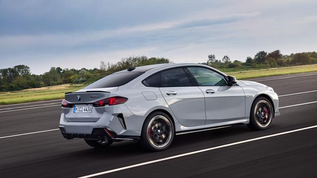 BMW M235 xDrive model tahun 2025