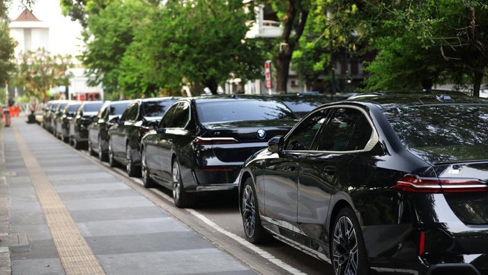 BMW sediakan 45 unit mobil listrik untuk acara pelantikan presiden dan wakil presiden terpilih RI 2024-2029 akhir pekan ini BMW sediakan 45 unit mobil listrik untuk acara pelantikan presiden dan wakil presiden terpilih RI 2024-2029 akhir pekan ini