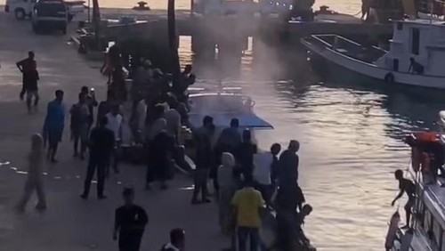 Tangkapan layar speedboat bernama Walet 04 terbakar di Labuan Bajo, Jumat (18/10/2024) sore. (Istimewa)