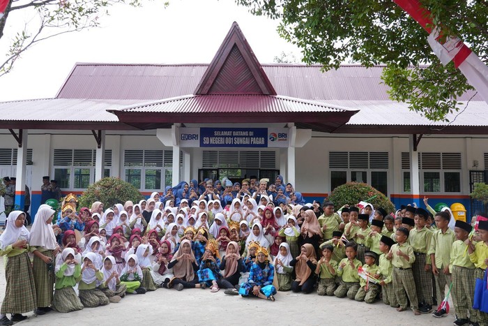 BRI Bantu Renovasi SD di Riau