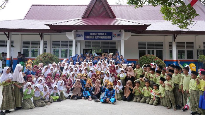 BRI Bantu Renovasi SD di Riau