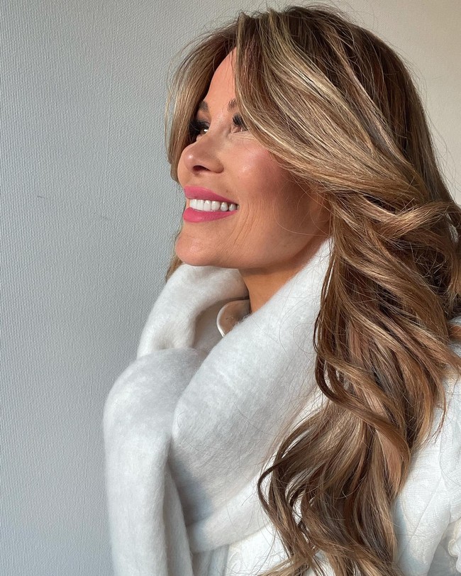 Sedang diperiksa terkait kasus korupsi, wanita itu pun menjadi tahanan rumah. Tampaknya Cathy bosan ketika ia tidak bisa keluar atau melakukan pekerjaan karena itu ia bergabung dengan platform dewasa, Onfayer, semacam Onlyfans. Hal tersebut dikonfirmasi oleh situsnya. Kami tidak sabar untuk mengumumkan bahwa Cathy Barriga yang punya banyak talenta telah bergabung dengan kami, Foto: Instagram Cathy Barriga