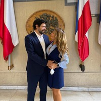 Platform tersebut bahkan tidak ragu untuk mempromosikan politisi yang jadi kontroversi itu. Dengan karisma dan kariernya yang luar biasa sebagai mantan presenter Mekano, mantan wali kota, mantan peserta VIP La Granja, dan interpretasi tak terlupakan karakter Robotina yang dicintai, Cathy akan menghadirkan dimensi baru kreativitas dan autentisitas untuk semua pengguna kami, tulis platform tersebut. Foto: Instagram Cathy Barriga