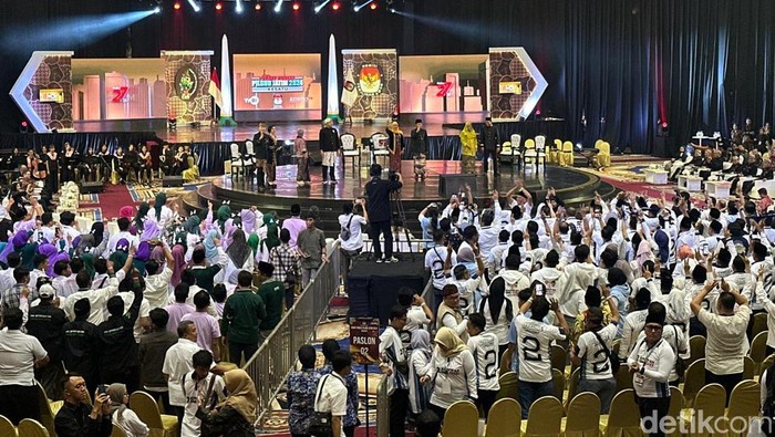 Debat perdana Pilgub Jatim 2024