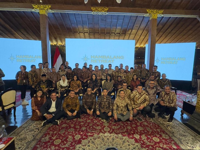 Presiden terpilih Prabowo Subianto memberikan pembekalan terhadap calon wakil menteri (wamen) di Hambalang, Jawa Barat. Sederet tokoh calon wamen ikut pembekalan tersebut.