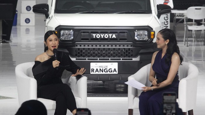 Dian Sastro menjadi salah satu pembeli pertama Toyota Hilux Rangga