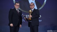 Sunarso sukses menjalankan transformasi di BRI dan mempertahankan pertumbuhan yang berkelanjutan. Atas dasar tersebut, detikcom menobatkan Sunarso sebagai CEO of The Year pada ajang detikcom Awards 2024 yang digelar di The Westin Jakarta, Kamis (17/10/2024). 