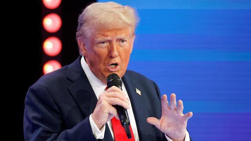 Republican presidential nominee and former U.S. President Donald Trump speaks as he participates in a town hall presented by Spanish-language network Univision, in Doral, Florida, U.S., October 16, 2024. REUTERS/Marco Bello Purchase Licensing Rights