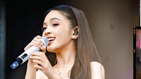 Elsa Japasal pun bisa bernyanyi. Ia belum lama ini tampil untuk sebuah ajang dan festival musik. (Foto: dok Instagram)