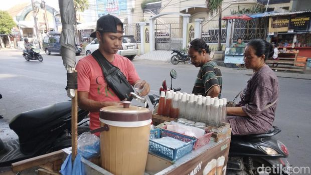 Es Bir Kocok, minuman unik dari Cirebon