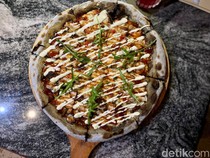 FELLA : Gurihnya BBQ Pizza Buatan Restoran Italia Modern di Bandung