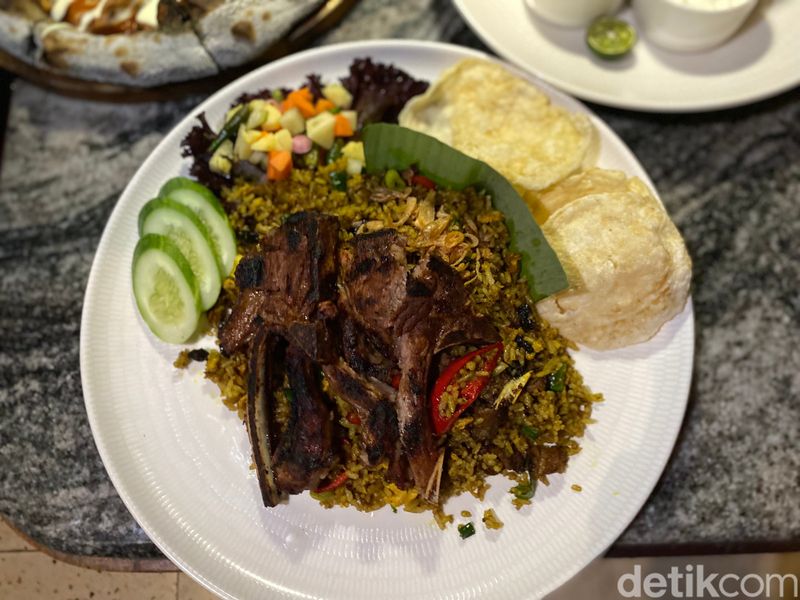 FELLA : Gurihnya BBQ Pizza Buatan Restoran Italia Modern di Bandung