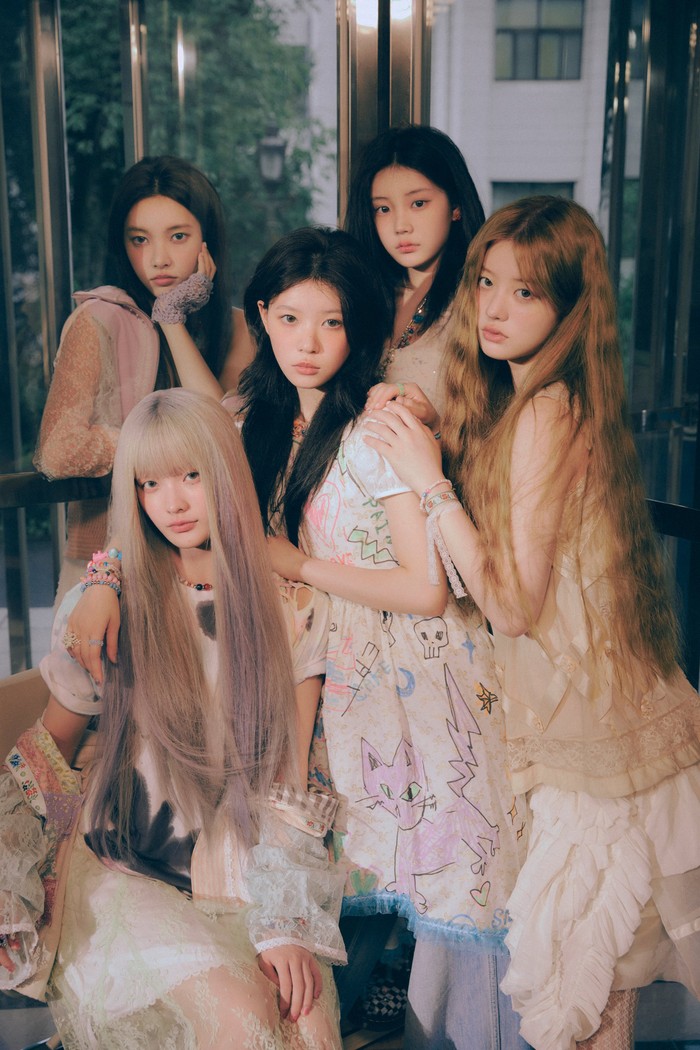 ILLIT Teaser foto ILLIT untuk album ILL LIKE YOU.