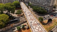 Selain daya tarik estetikanya, jembatan ini juga memiliki tujuan praktis dengan menghubungkan pusat bersejarah Sao Paulo dengan pusat modernnya, membentang mulus di Lembah Anhangabaú di bawahnya. 