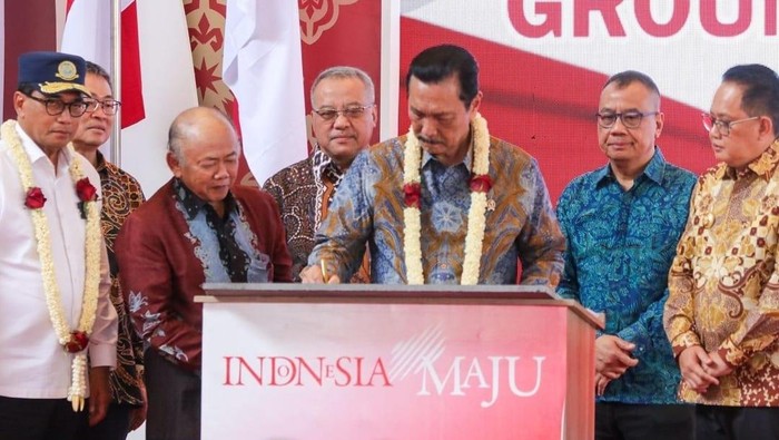 Jelang Akhiri Jabatan Menko Marves, Luhut Resmikan Bandara Dhoho Kediri.